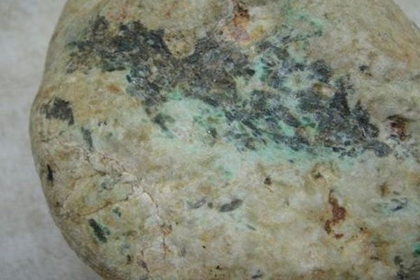 哪里产的翡翠原石比较好_翡翠原石哪里产的