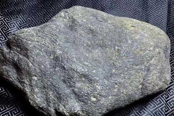 翡翠原石分类和特征_翡翠原石分为哪些种类