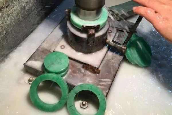 翡翠原石是怎样去加工的_翡翠原石武汉哪里可以加工-第2张-翡翠-玉仓库