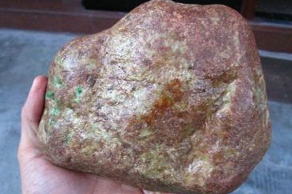 翡翠原石一般在哪里雕工_翡翠原石哪里雕比较好