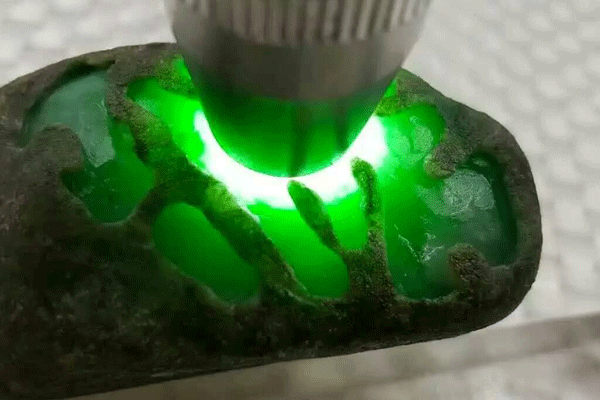 翡翠原石的作假全过程_翡翠原石如何酸洗注胶-第2张-翡翠-玉仓库