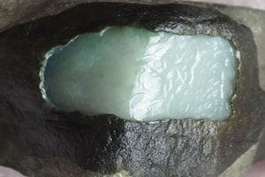 莫西沙翡翠原石里面裂多吗