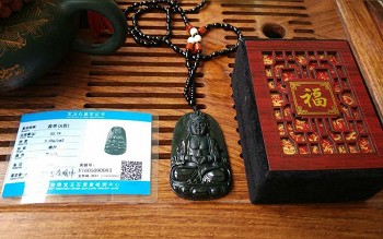 翡翠证书写天然矿物质是什么？