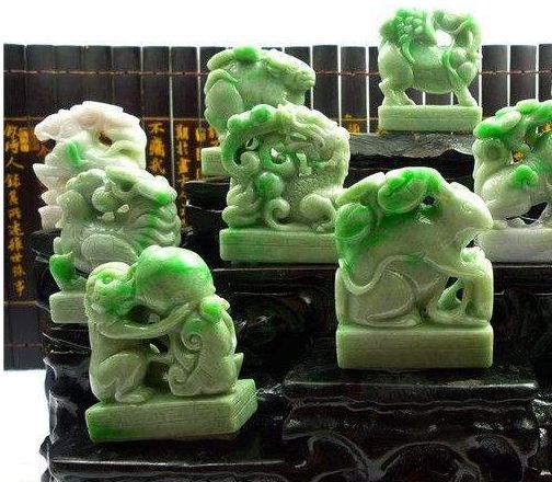 如何注意翡翠摆件的保养_翡翠十二生肖摆件介绍-第3张-翡翠-玉仓库