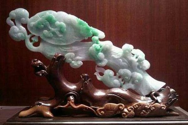 选购翡翠要注意哪些方面_翡翠雕刻工艺怎么看