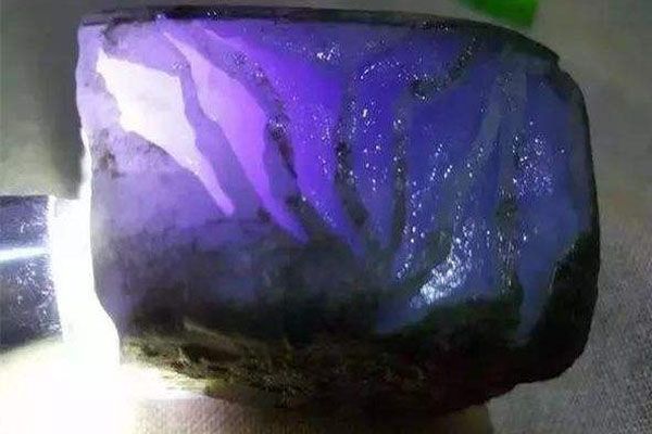 紫色翡翠值不值钱_翡翠原石紫色什么价格