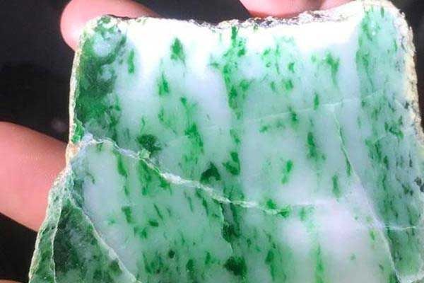 翡翠原石扒皮后如何加工_翡翠原石扒皮后怎么办