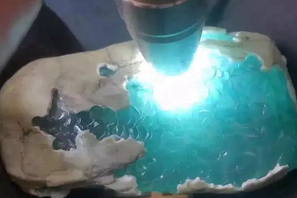 翡翠原石的水头要怎么看_翡翠原石怎么辨别水头