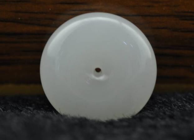 翡翠平安扣的颜色怎样挑选