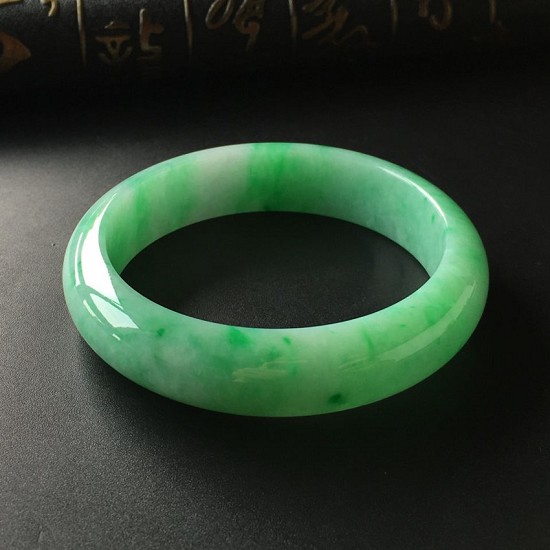 黄绿翡翠手镯值钱吗-第2张-翡翠-玉仓库