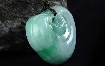 翡翠手镯豆绿色的好吗？