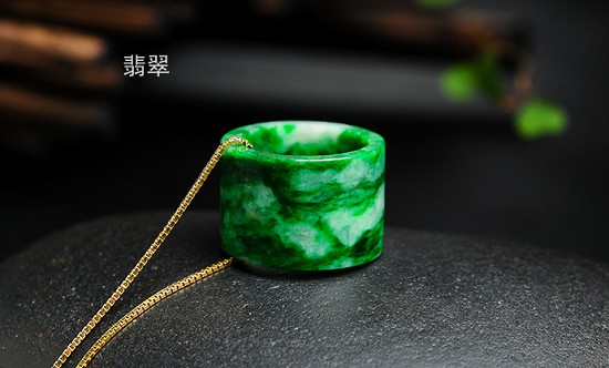 祖母绿玉髓和祖母绿翡翠哪个好看一点(祖母绿玉髓一般值多少钱)