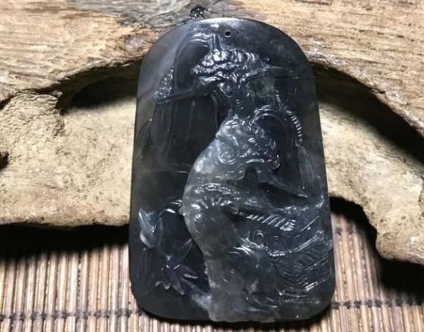 乌鸡翡翠黑好还是不黑好