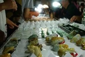 哪里有收翡翠原石的-第2张-翡翠-玉仓库