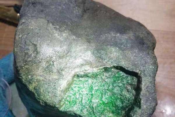 翡翠原石价格很贵吗_翡翠原石价格赌石价格-第2张-翡翠-玉仓库