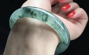 长期不戴翡翠手镯长期不戴怎样保养？