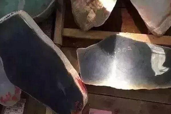 翡翠原石的切法你知道几种_翡翠原石怎样切