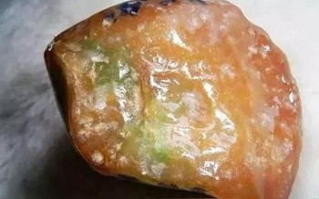 怎么正确的辨别翡翠原石的皮壳？