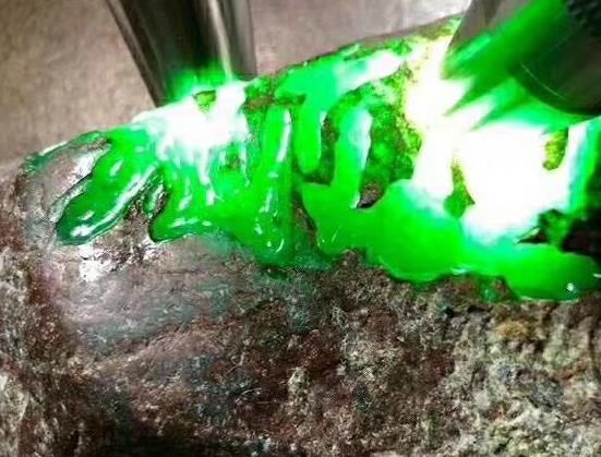 翡翠毛料公盘是什么意思