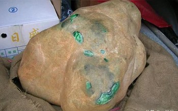 开天窗的翡翠原石如何看？