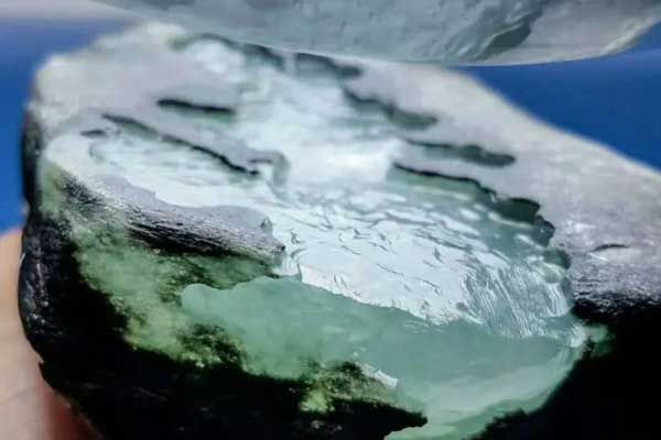 莫湾基翡翠原石多少钱_翡翠莫湾基原石价格表