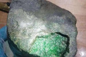 南齐翡翠原石皮壳特点-第2张-翡翠-玉仓库