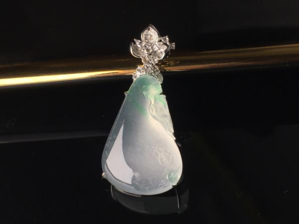 鉴别注胶翡翠的方法有哪些