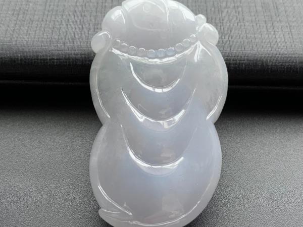 翡翠a货挂件多少钱一克 翡翠挂件能值多少钱一克