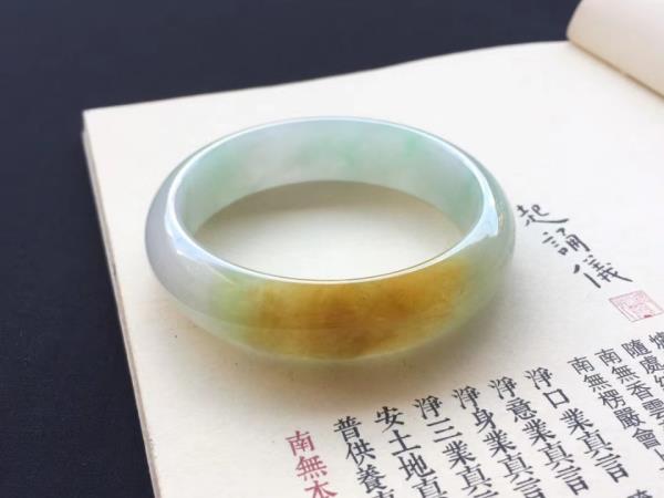 危料翡翠有黄翡吗 危料翡翠有雾层吗