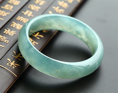 翡翠上棉会化吗？
