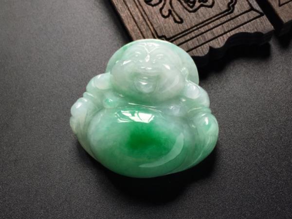 翡翠与硬玉有何区别 翡翠与玛瑙有何区别