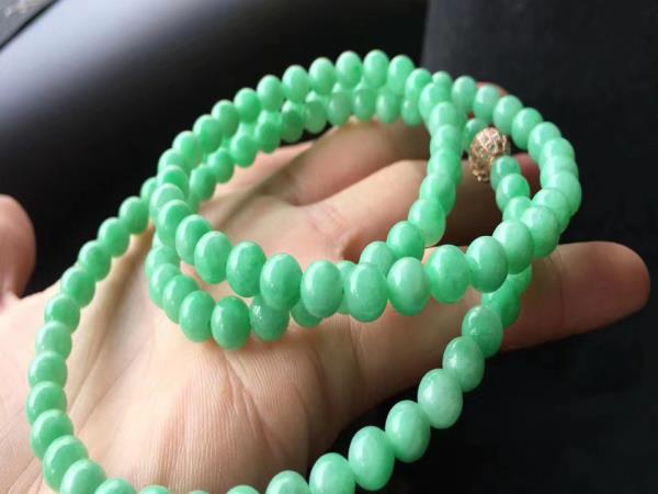 翡翠戴久了绿色会变多吗 紫色翡翠贵还是绿色贵