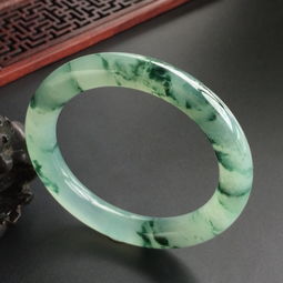 翡翠手镯对身体有哪些好处_戴翡翠手镯的好处和寓意?