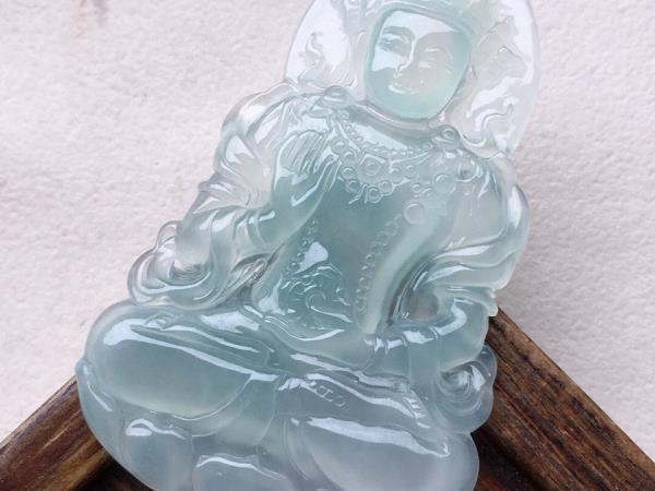 瓷底翡翠能养透吗 翡翠手镯能佩戴透吗-第2张-翡翠-玉仓库