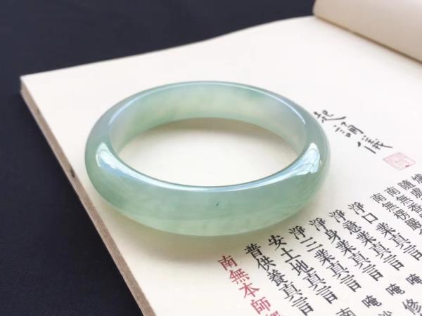 翡翠手镯的条形分几种 冰种翡翠分几个等级