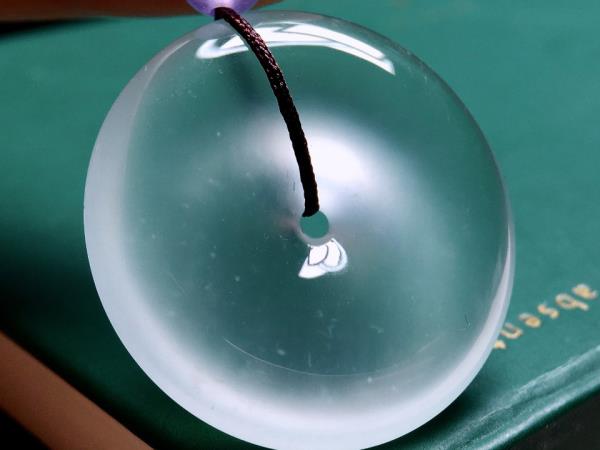 翡翠怎样看老坑和新坑 翡翠老坑和新坑哪个好