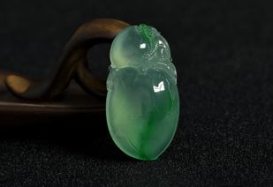 买翡翠去哪里买比较好？推荐买翡翠去哪里买比较好？