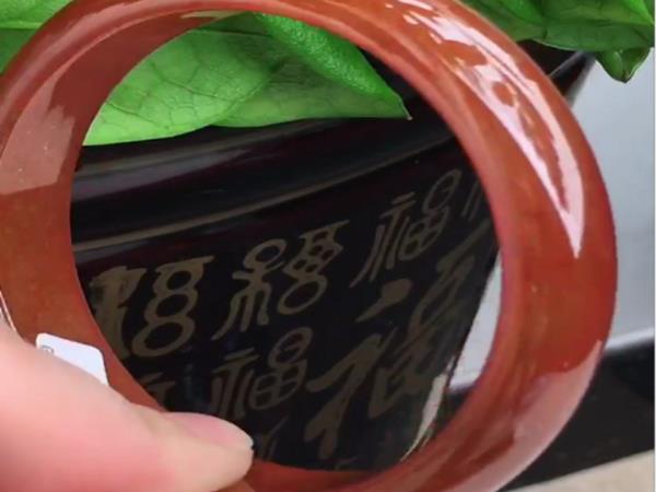 天然翡翠手镯怎么挑选 翡翠手镯怎么挑选