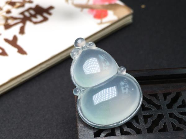 冰种翡翠挂件怎么样 冰种翡翠观音挂件怎么样-第2张-翡翠-玉仓库