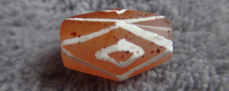 红玉髓和南红玛瑙的区别