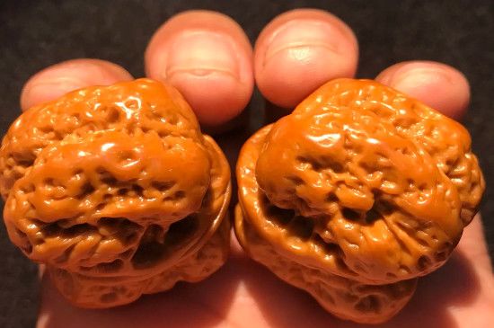 戴手套盘核桃和不戴有区别吗-第2张-核桃文玩-玉仓库