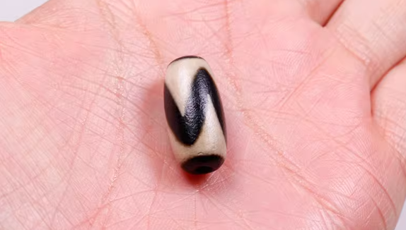 虎牙天珠什么生肖佩戴合适 虎牙天珠的寓意及功效