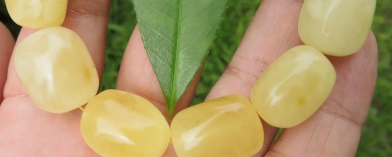 蜜蜡发白是真的吗