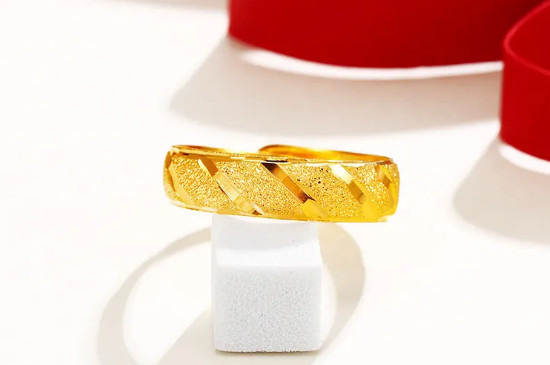 金戒指会掉色吗-第3张-黄金-玉仓库