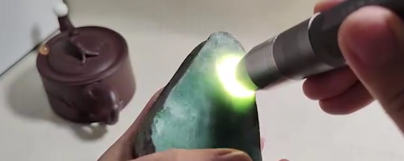 玉石和翡翠是一类吗