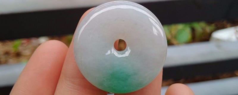 翡翠的绿怎么形成的
