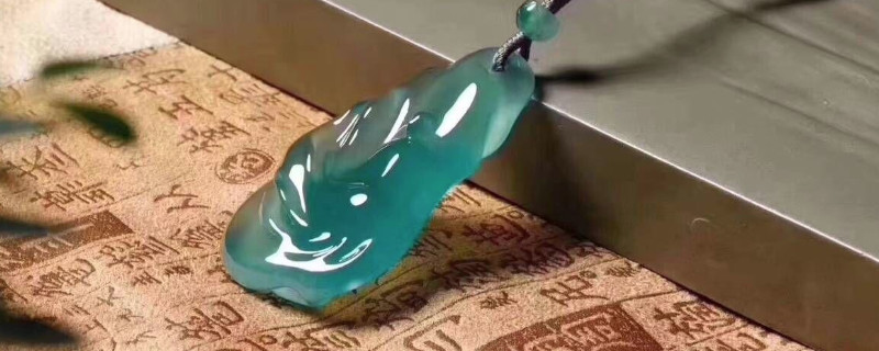 翡翠可以长期泡在水里吗