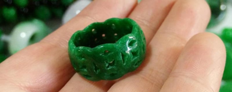 冰种豆种和糯冰种翡翠的区别