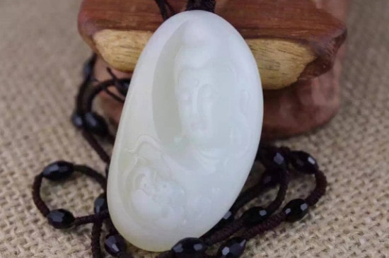 和田玉发白还是发青好-第3张-和田-玉仓库