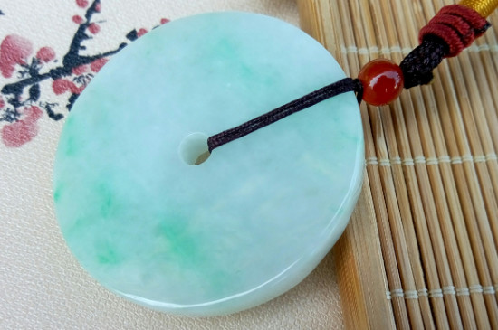 白底青翡翠什么档次-第3张-翡翠-玉仓库